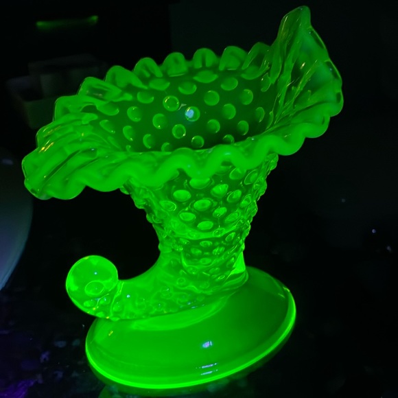 Stunning RARE Fenton Topaz Opalescent Hobnail Cornucopia candlestick. - Picture 3 of 10